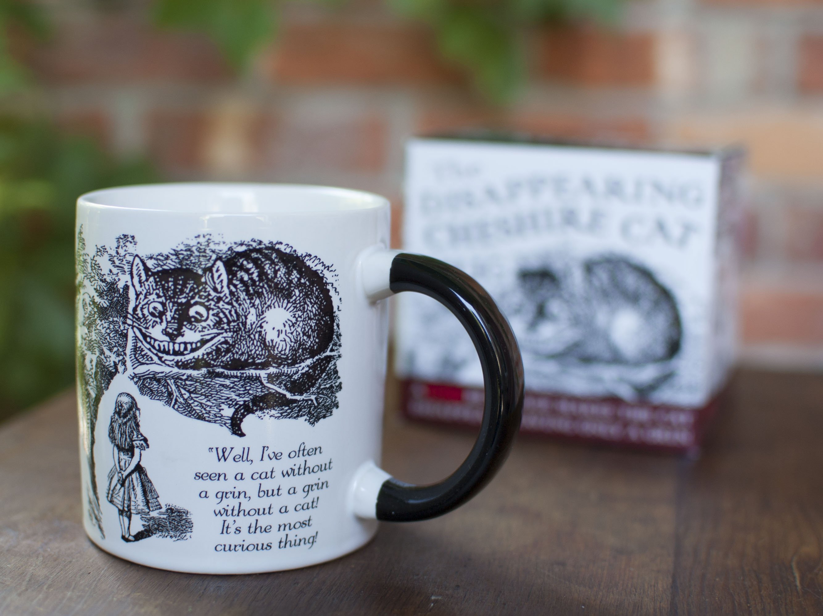 Alice in Wonderland : Disappearing Cheshire Cat Mug - Mugg som ändrar motiv av dryckens temperatur