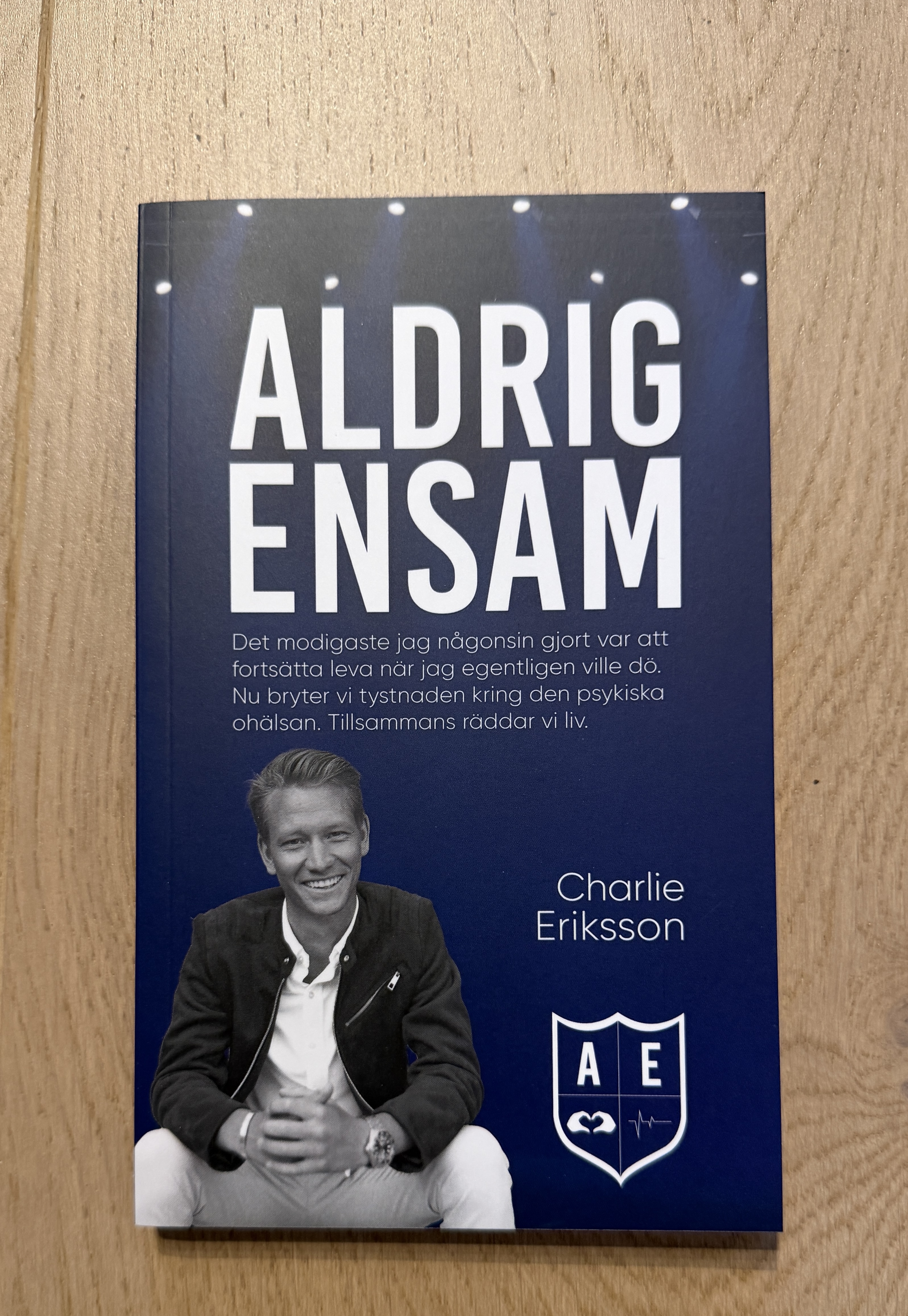 Aldrig Ensam - Pocketboken