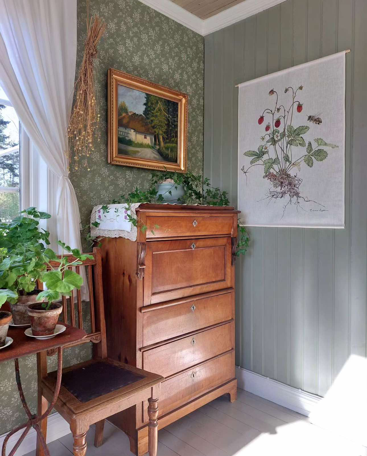 Preorder! WALL HANGING WOODLANDSTRAWBERRIES  - 7