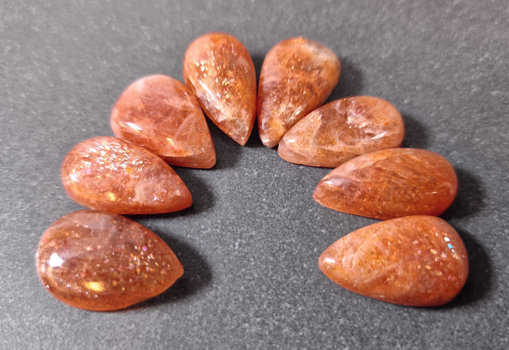 Solsten Cabochon, Droppe