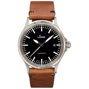 556.010 Sinn 556 I vintage style brunt eller svart