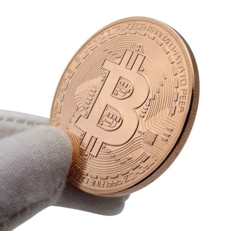 Bitcoin-Mynt hålls med bomullsvantar
