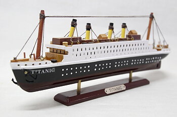 Titanic Trämodell 30x12 cm