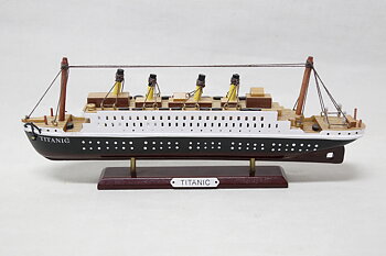 Titanic Trämodell 30x12 cm