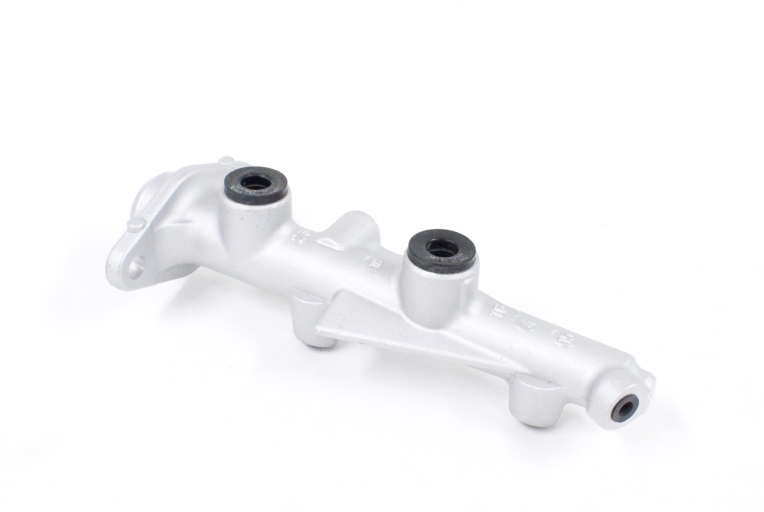 Brake master cylinder, 7/900 1982-91 without ABS