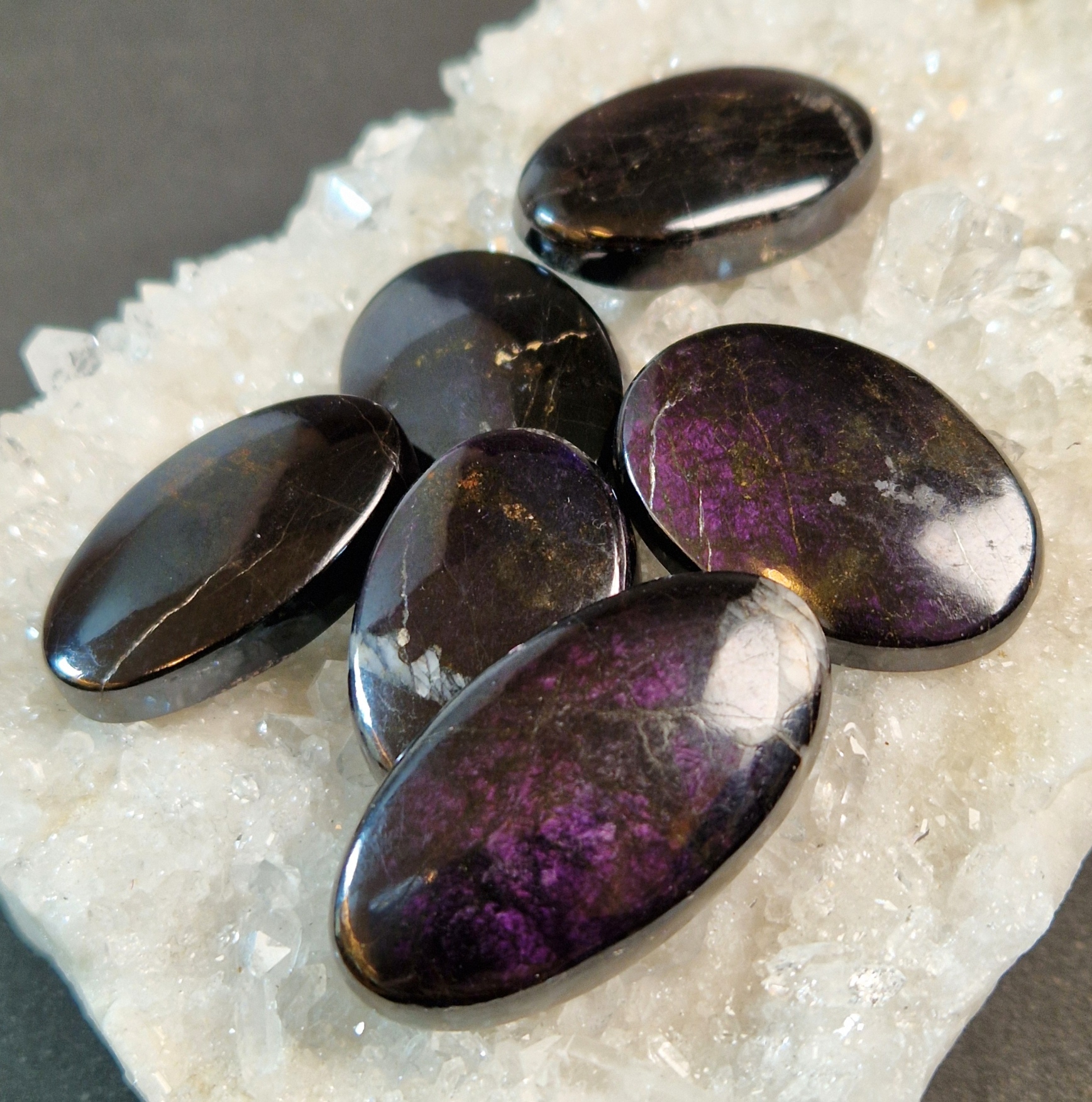 Purpurit Cabochon, Oval