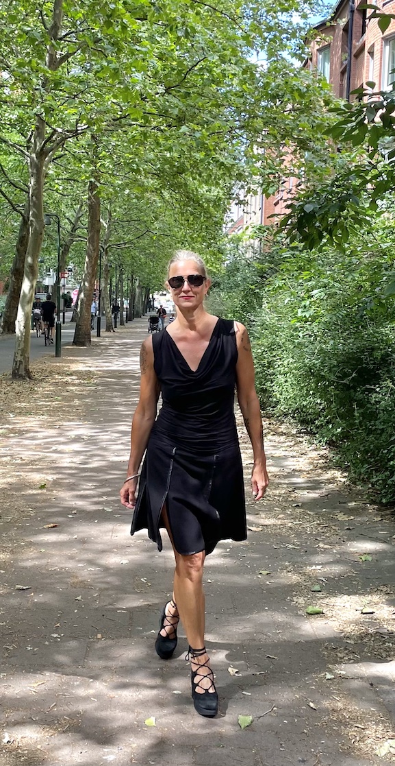 Petal  Black - 3