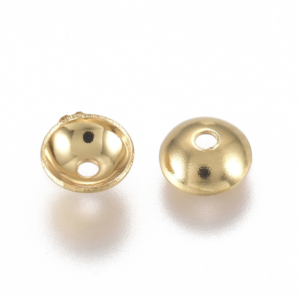 Släta pärlhattar i guldfärgat rostfritt stål, cirka 4 mm i diameter, visade i närbild.