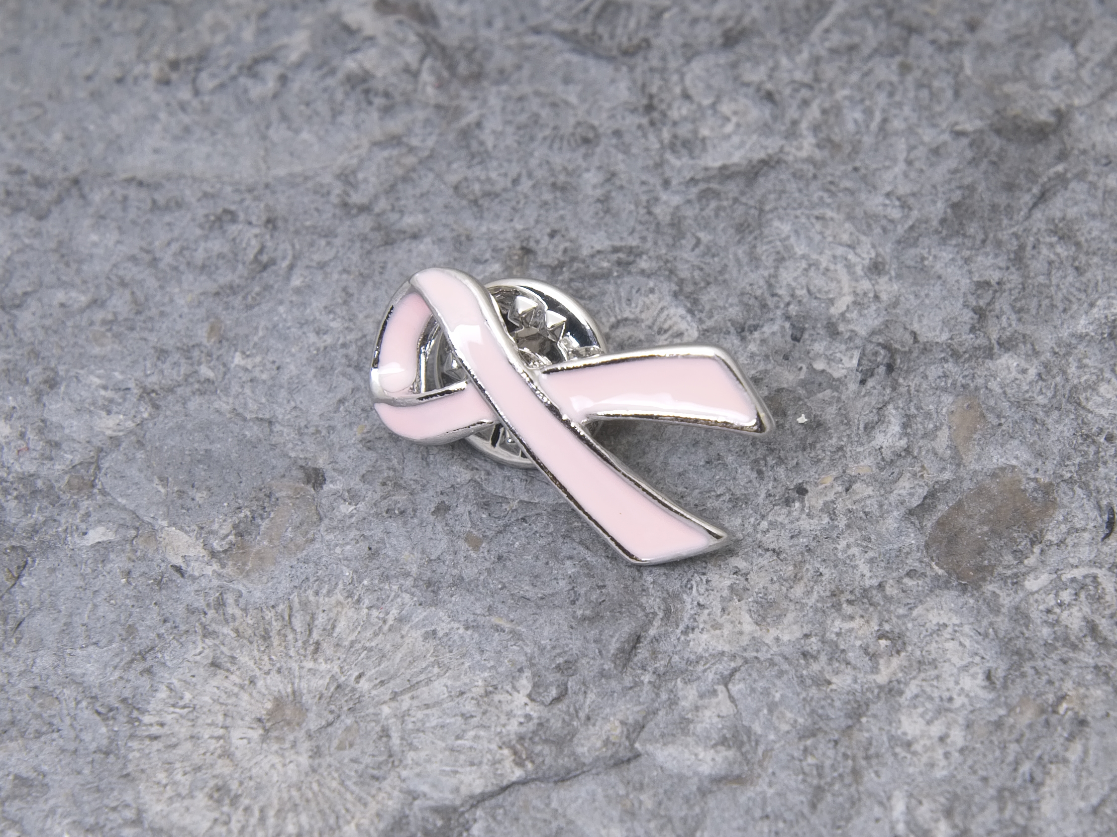 Rosa bandet pin
