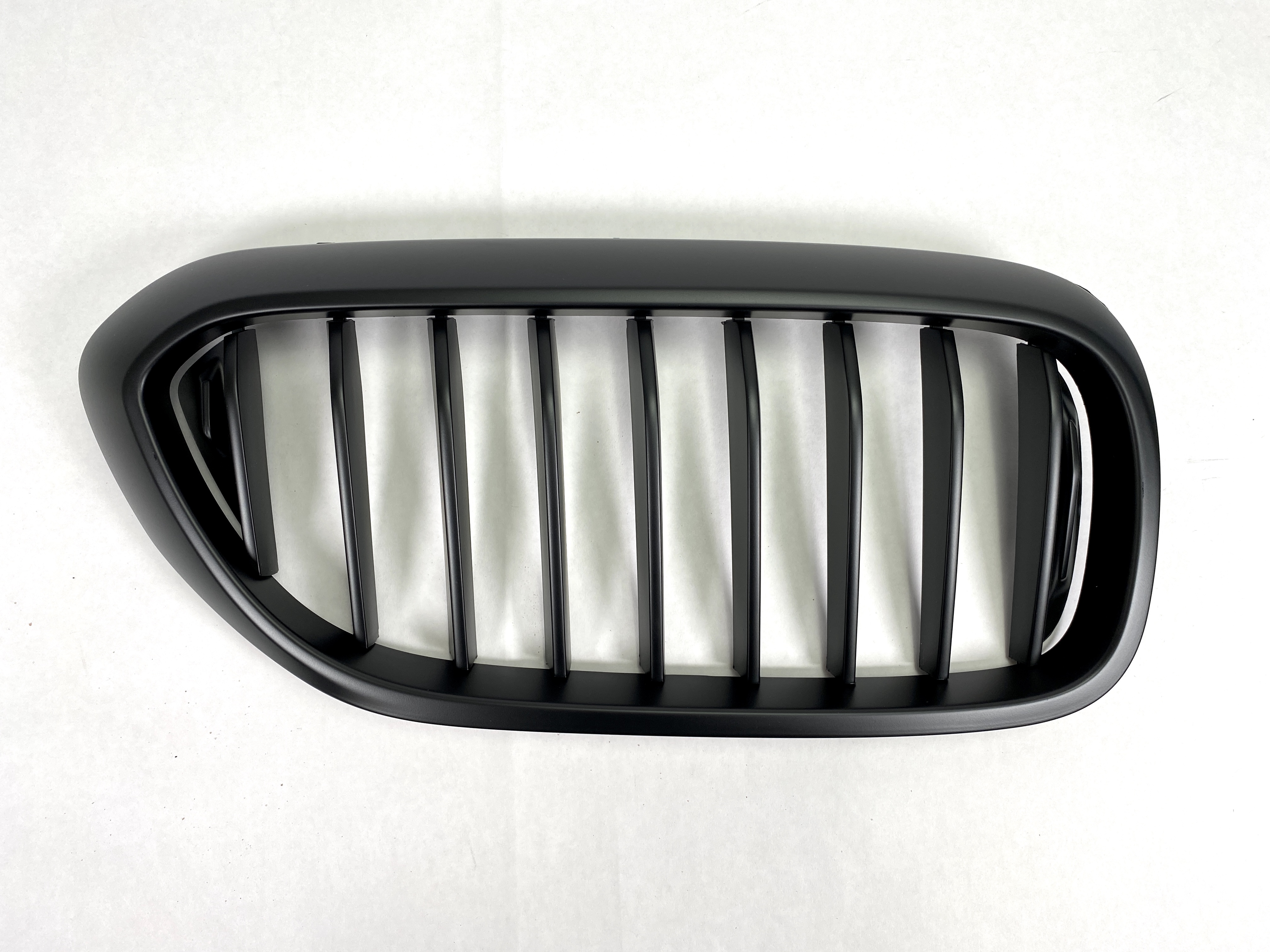 BMW G30 2017--> Grill/Njurar Matt Svarta  - 4