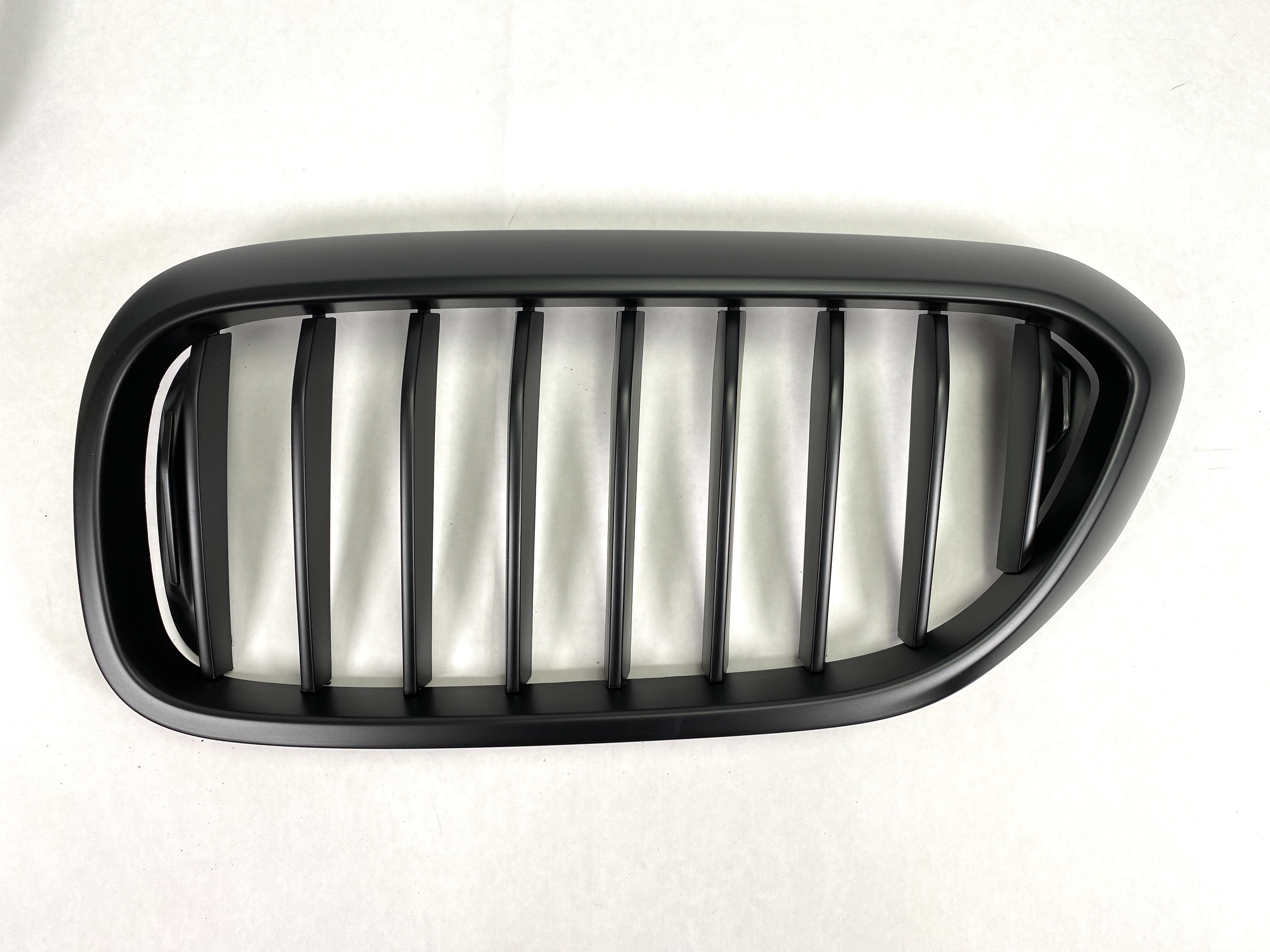 BMW G30 2017--> Grill/Njurar Matt Svarta  - 3