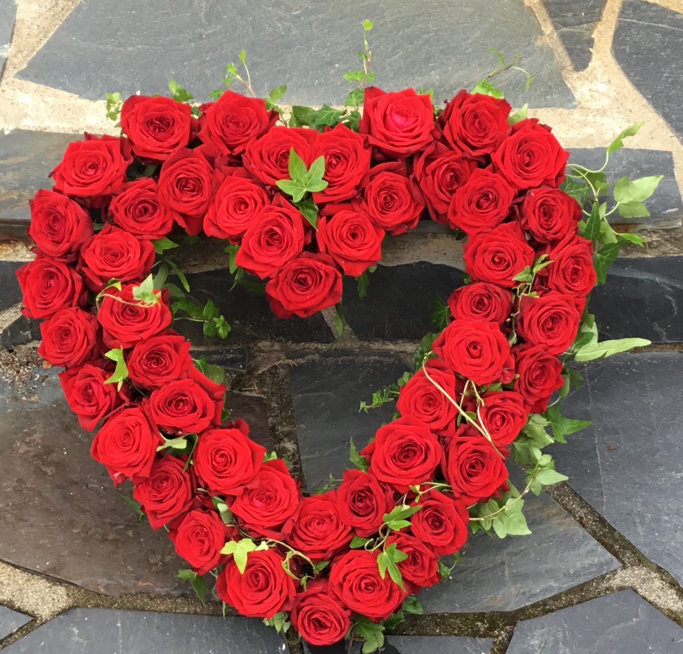 Behravningsblomma Begravningshjärta ros och murgröna nr 211 - 2