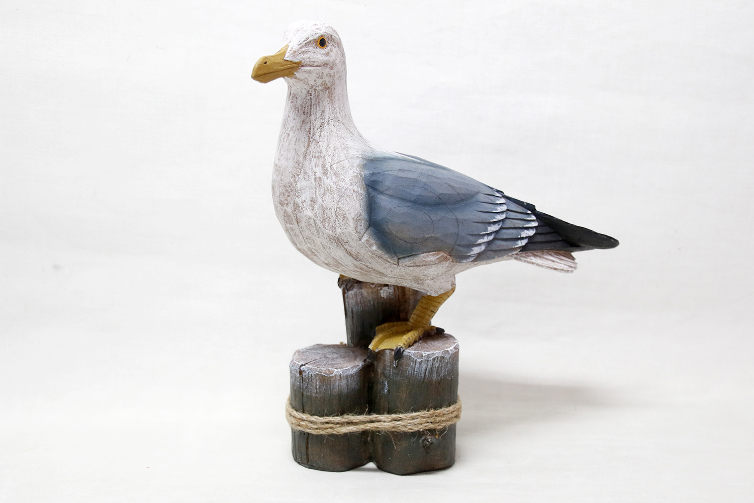 Great Black-backed gull on pole 35x32 cm