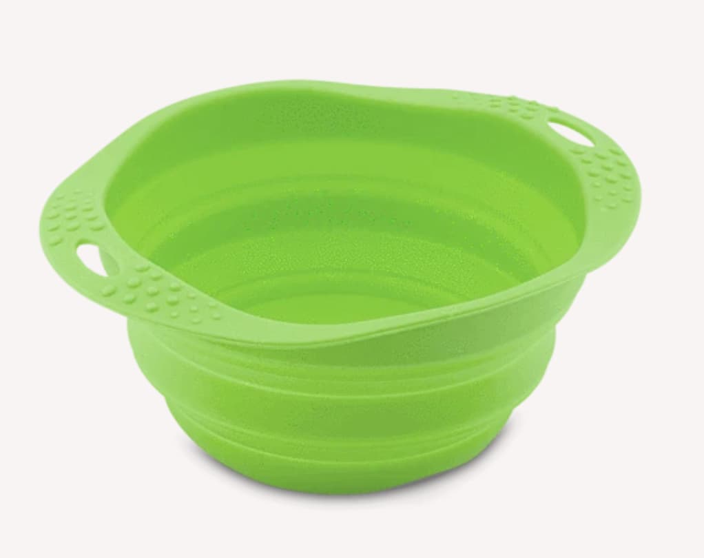 Grön djurmatskål med handtag