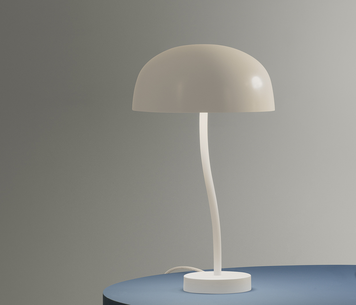 Zero-Curve-nationalmuseum-bordslampa metall-Long - 3