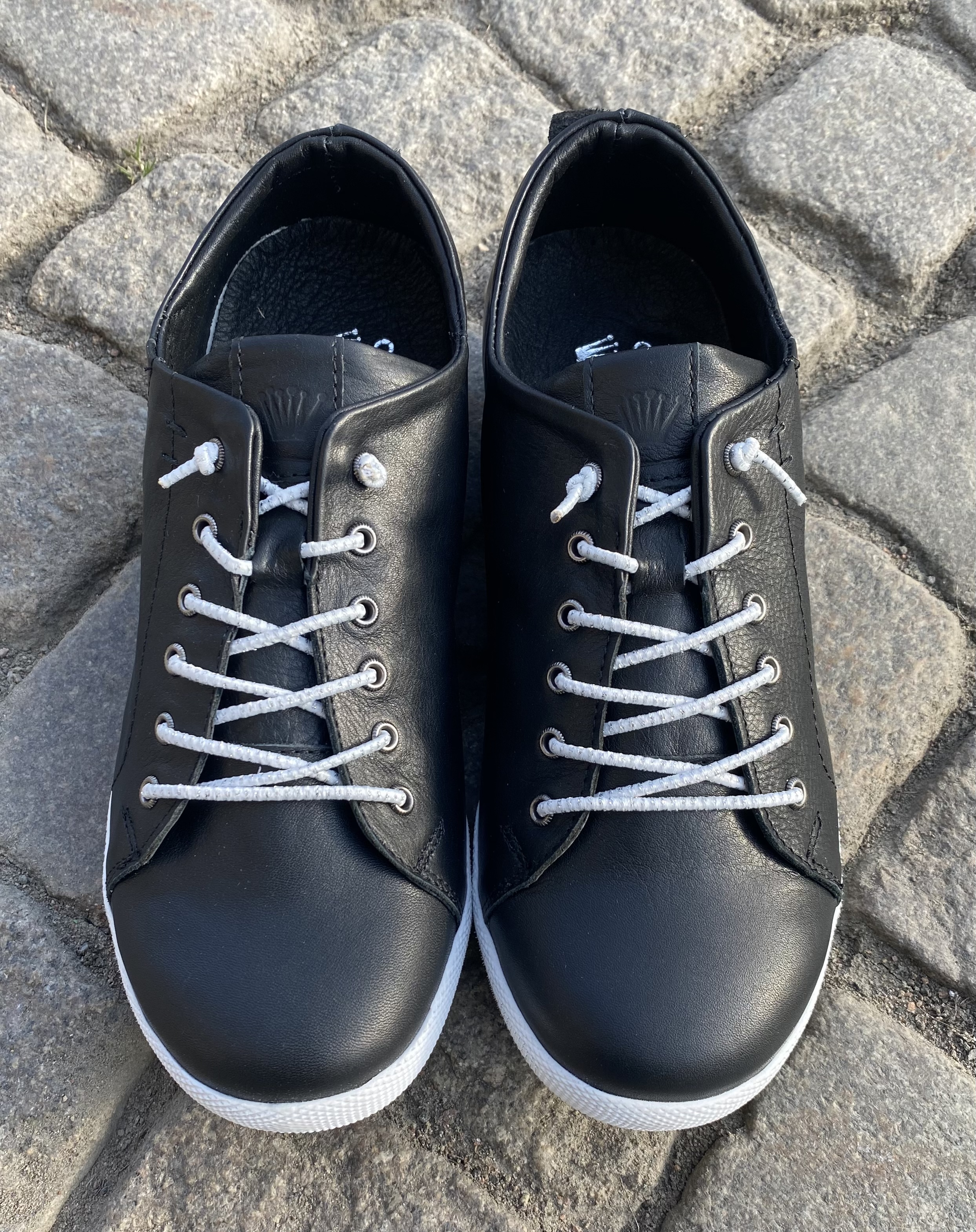 Sneakers från   Charlotte of Sweden, svart med vit sula - 3