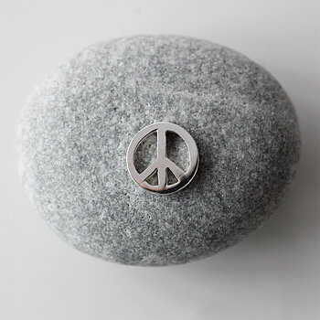 Kompass - small peace sign in sterling silver or 18ct gold 