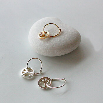 Kompass - small peace sign in sterling silver or 18ct gold 