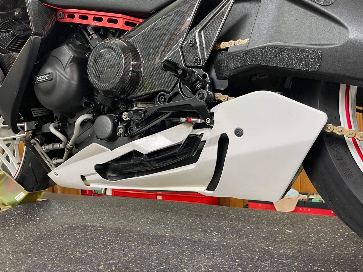 EBR 1190 SX Bellypan Kit, Fiberglas - 6