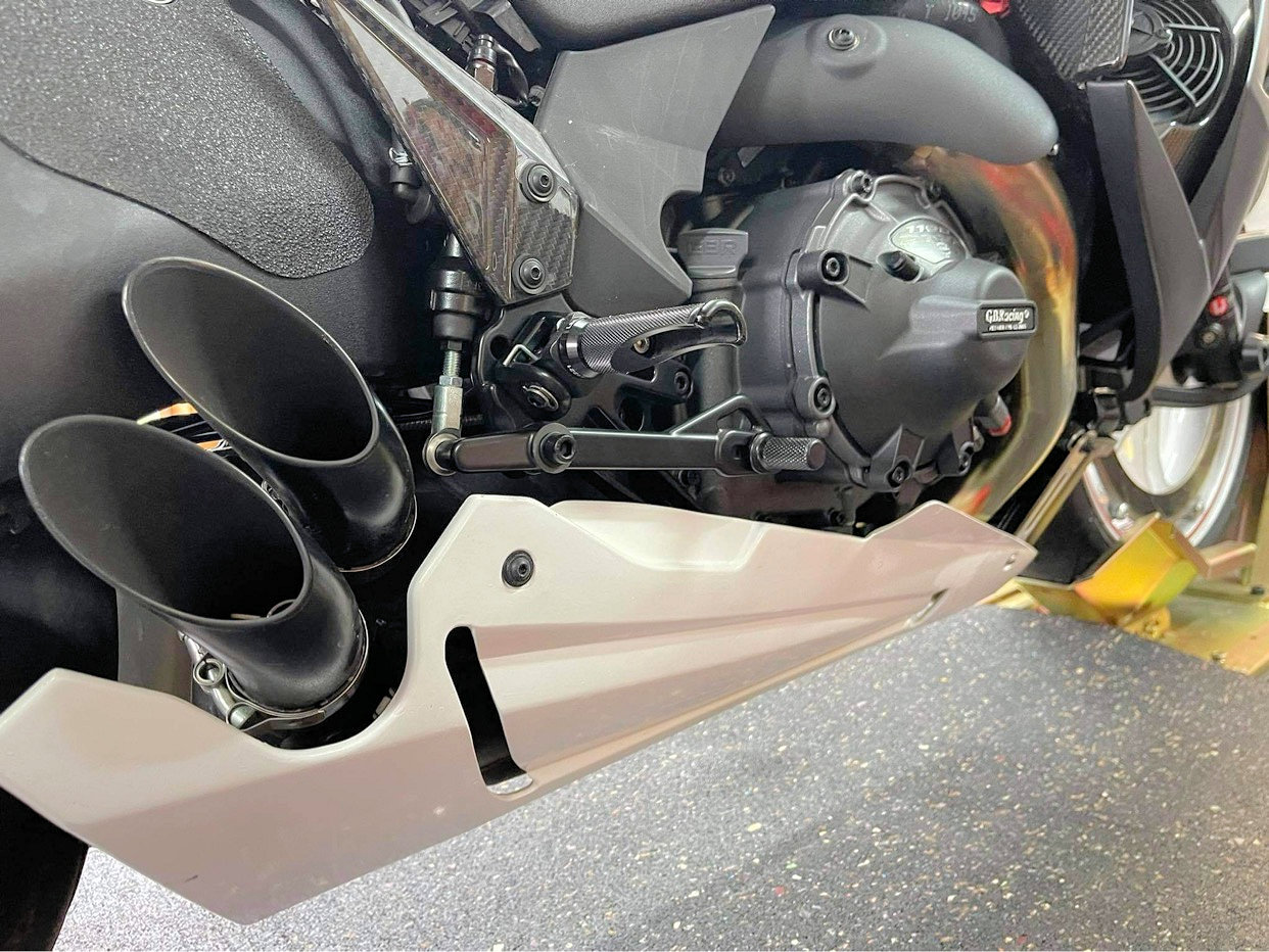 EBR 1190 SX Bellypan Kit, Fiberglas - 3
