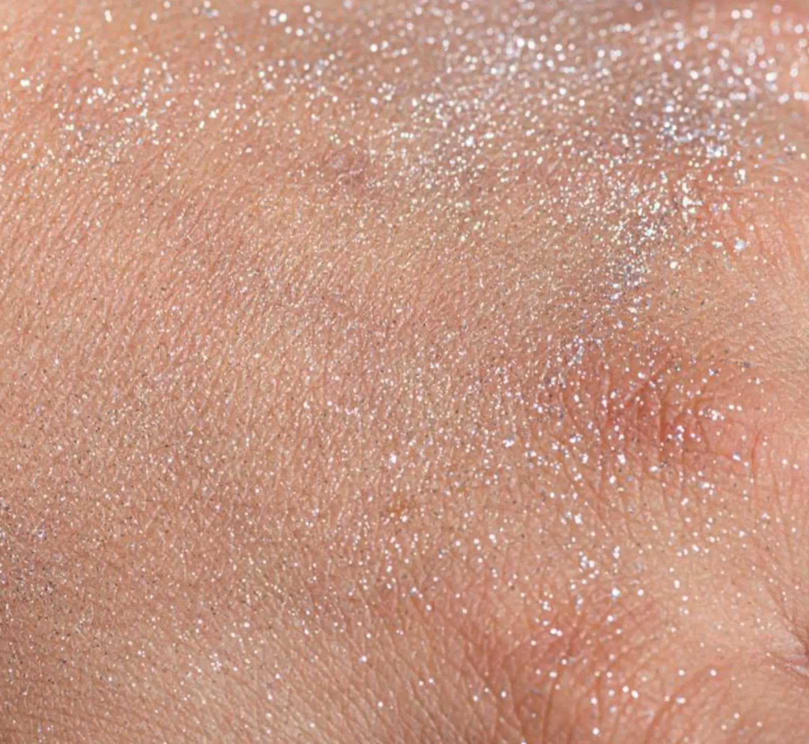 Hud med glitter på