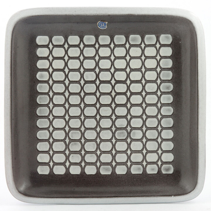 Mari Simmulson (Vespa 1964) Quadratic Dish with Geometric Relief 22 cm