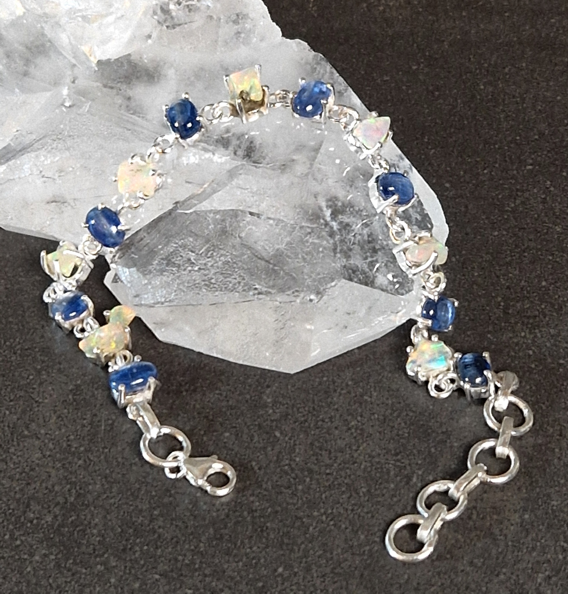Silverarmband med Opal och Blå Kyanit