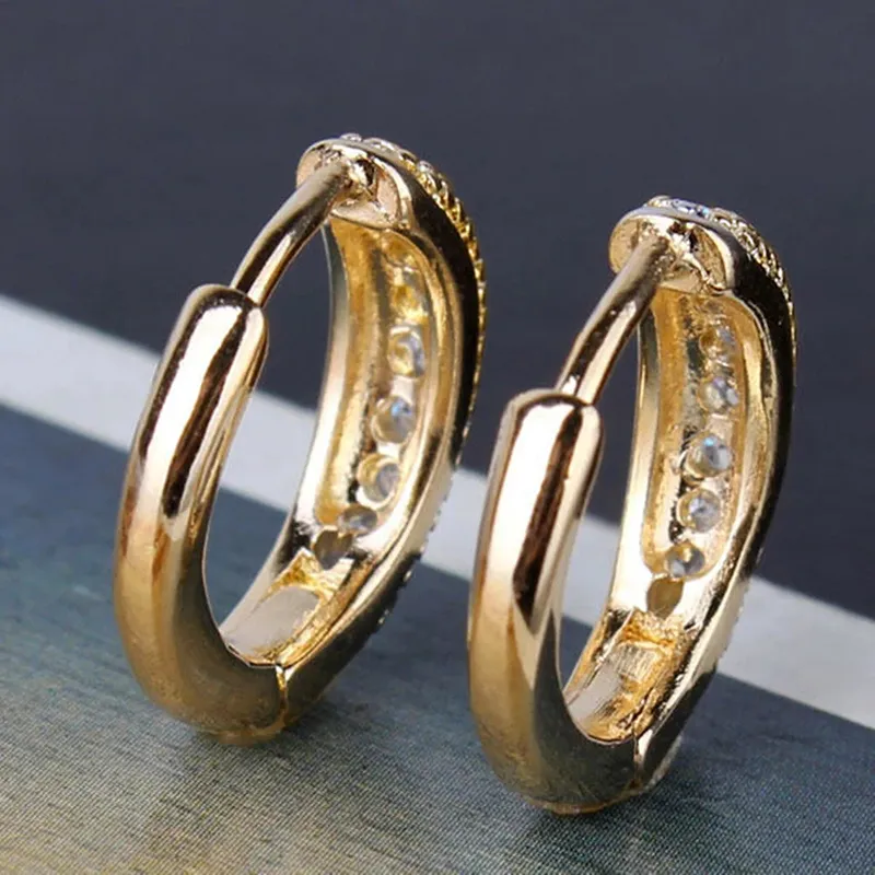Örhängen med flera små Cubic Zirconia och i 18 K Guldplätering - 2
