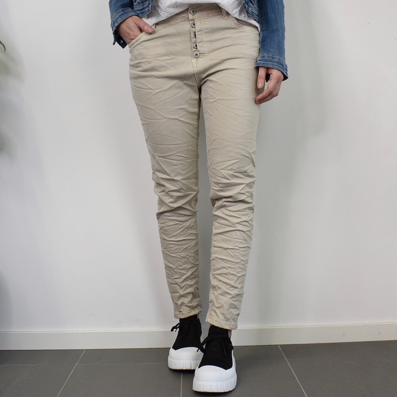 Jeans med knappar BEIGE - Newplay - En Slags Verklighet