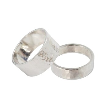 Fingerring hamrad yta i äkta silver