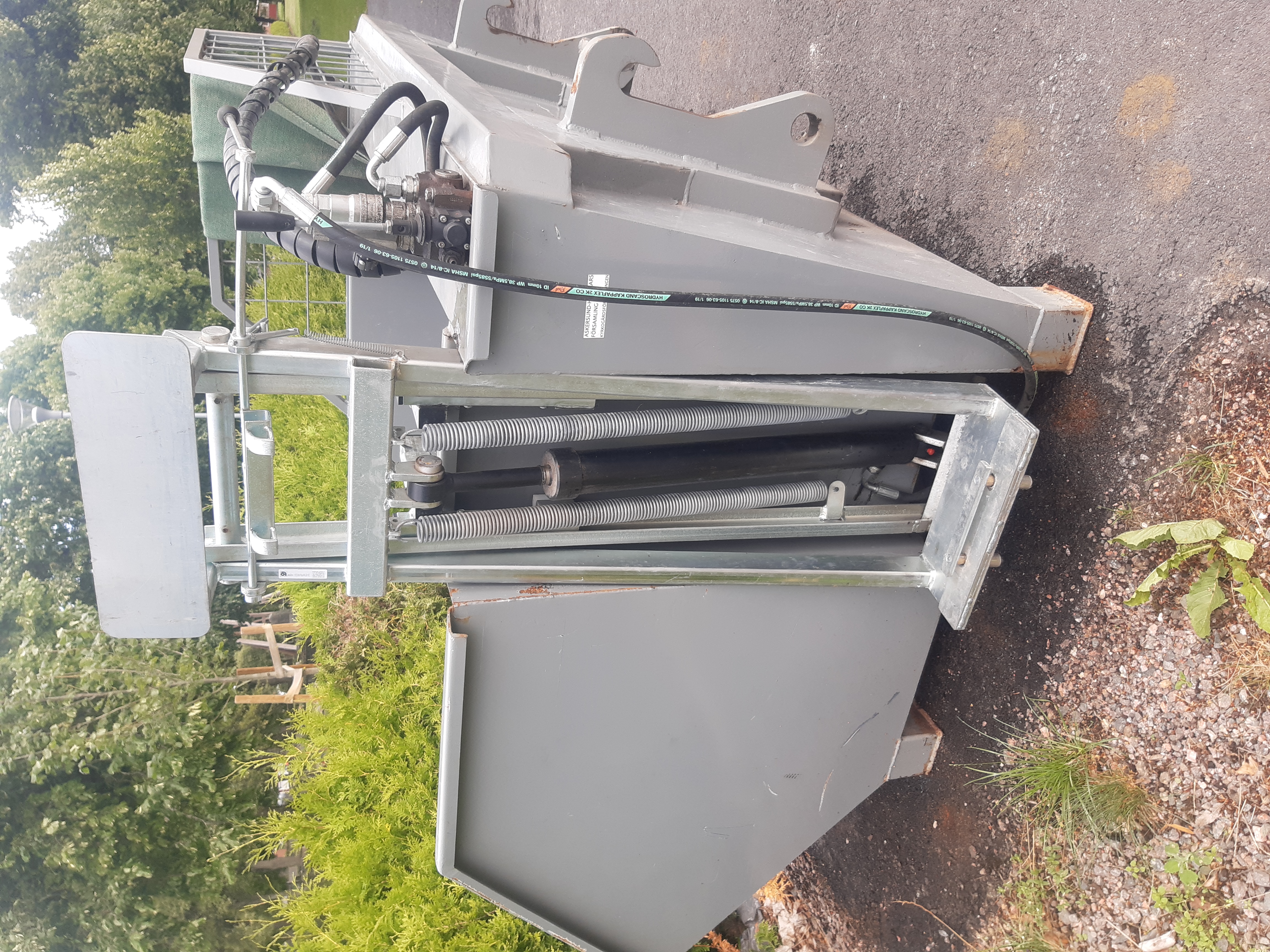 Hydraulisk lyft för Perstorps sopkärl. - 2
