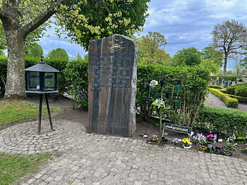 Upplysningsskylt, Askgravlund