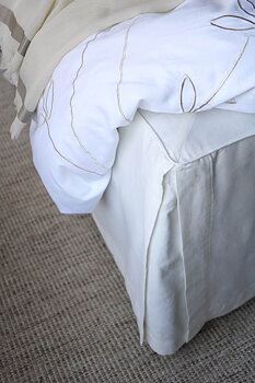 Sängkappa Kensington Pearl, finns i flera storl 