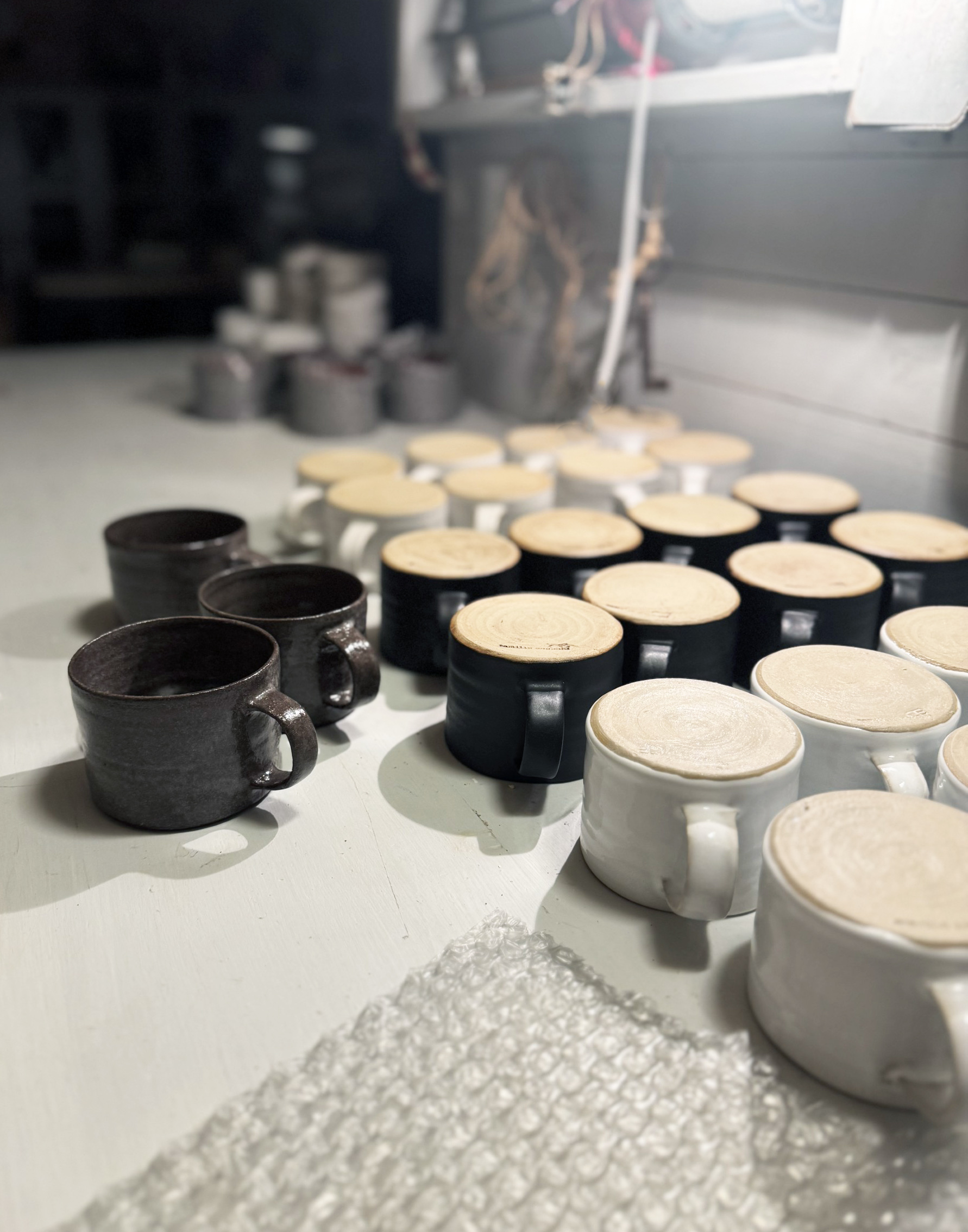 WAVE coffeecup  in brown clay