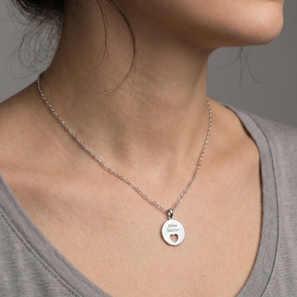Cirkel med hjärta, Halsband med gravyr - Silver - 4