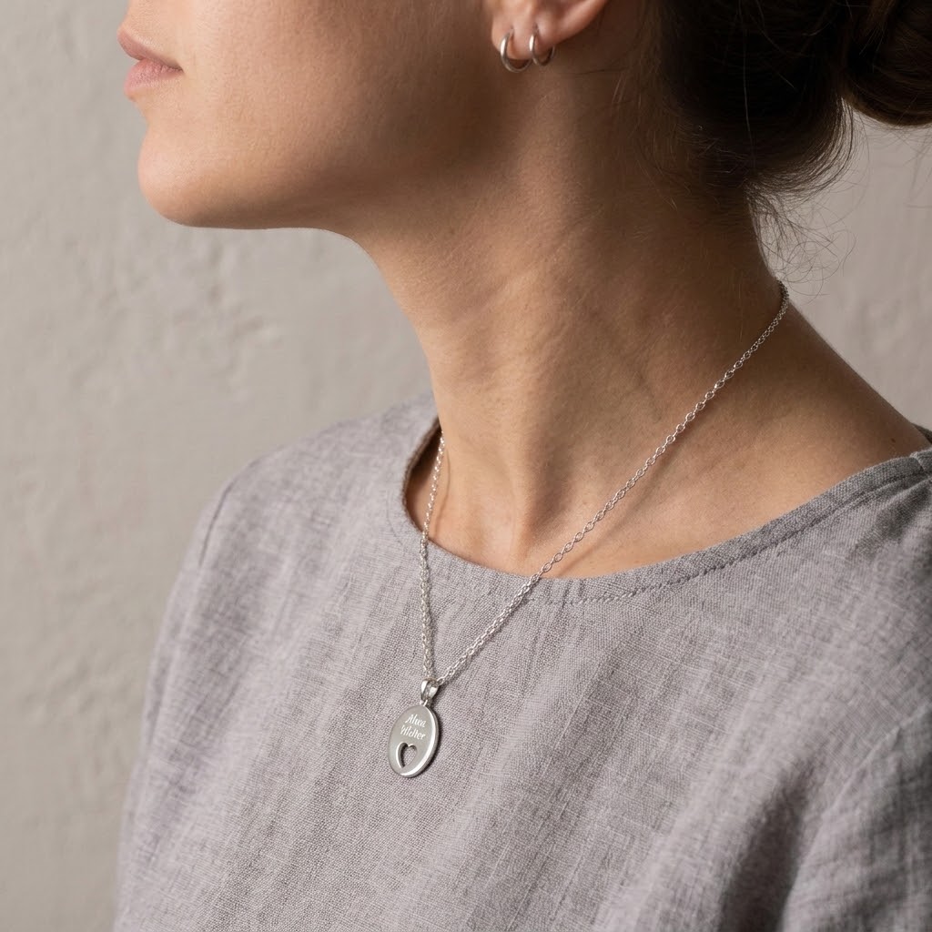 Cirkel med hjärta, Halsband med gravyr - Silver - 6