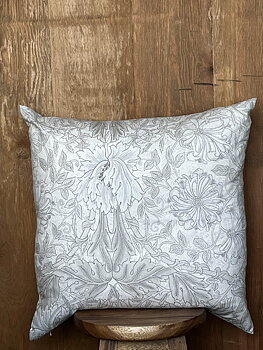 Kudde William Morris Honeysuckle & Tulip, Ivory