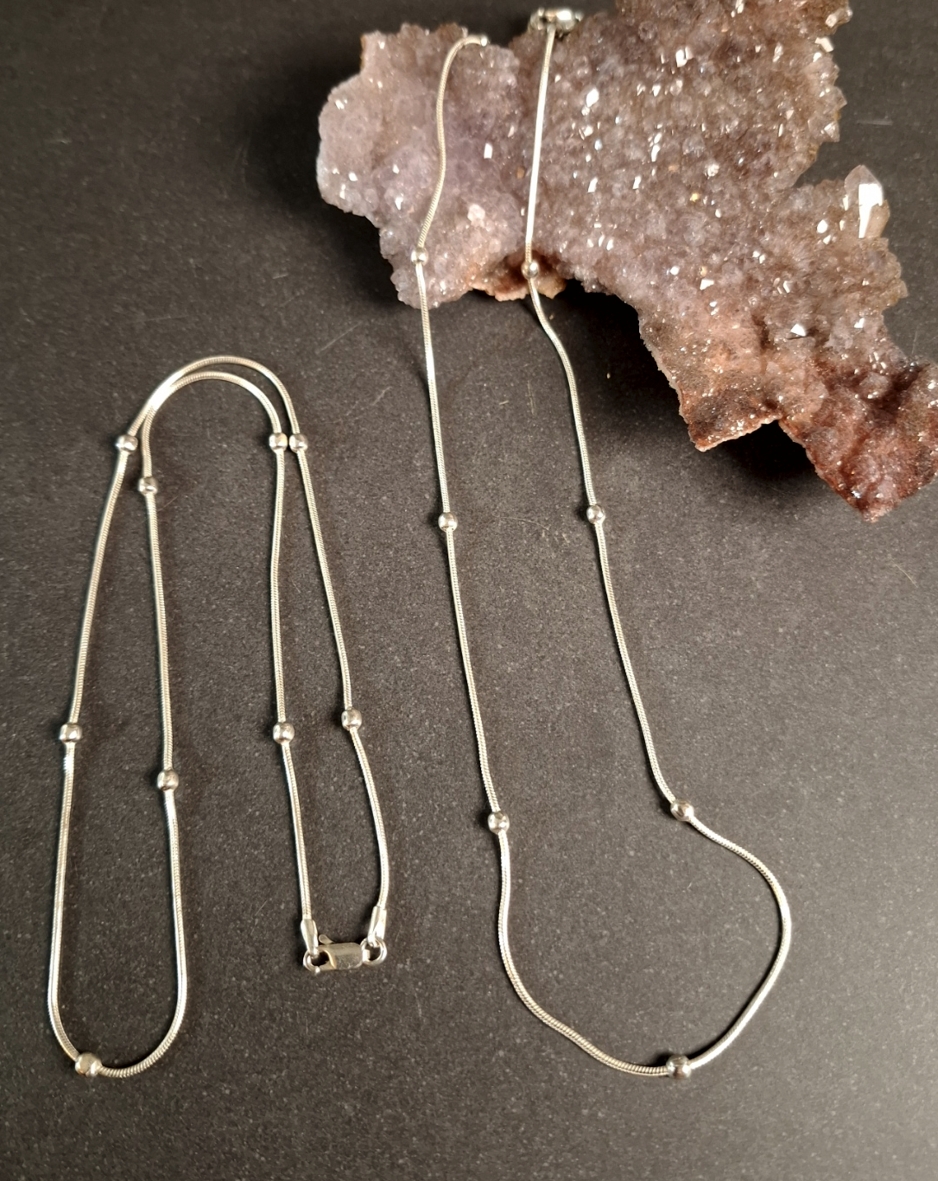 "Orm"  kedja  i Sterling Silver med Små silver kulor