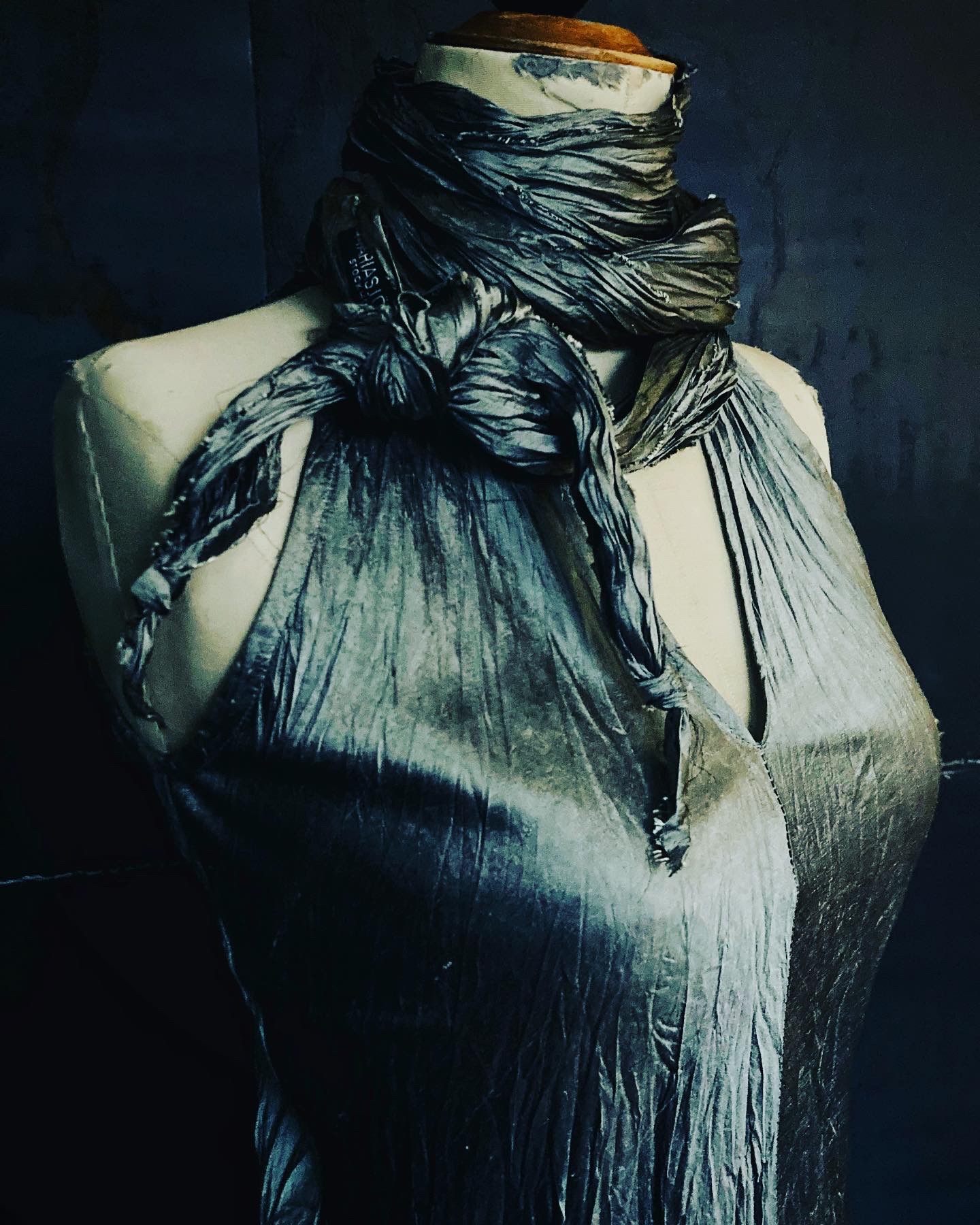 CRINKLED SILK SCARF