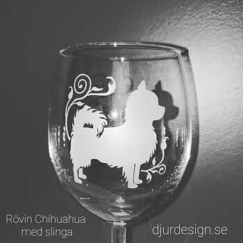 Nr 9 Graverad Chihuahua med slingor röd vins glas 25 cl 