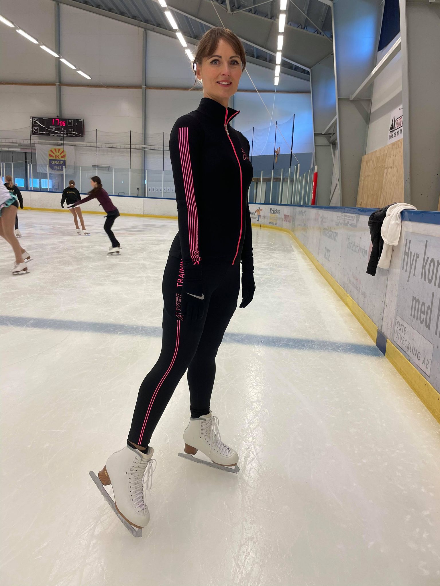 Svarta leggings med rosa dekor från  Axelartistics - 2