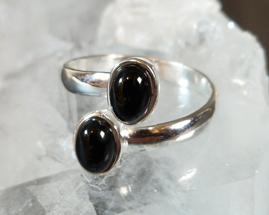 Ställbar silverring med två ovala cabochoner. - 9