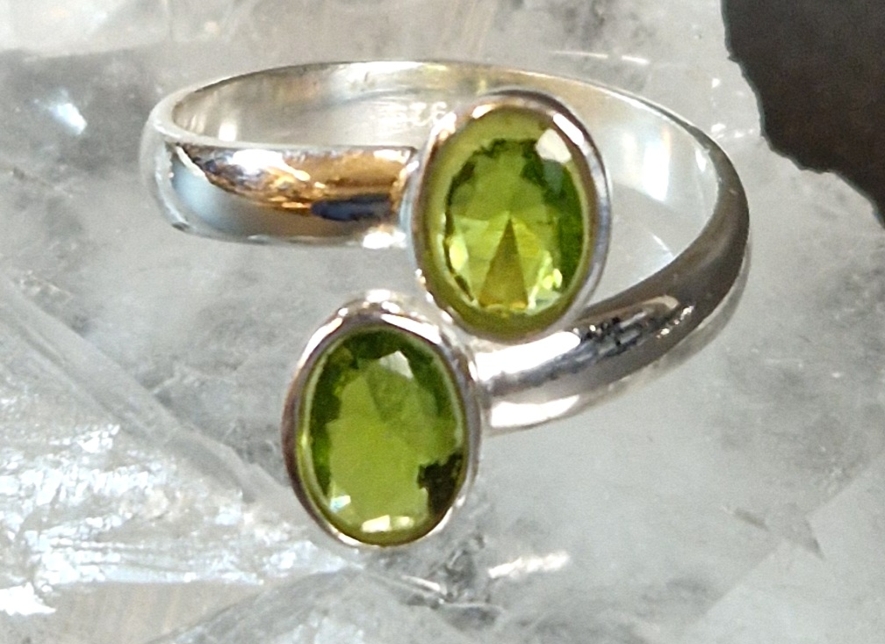 Ställbar silverring med två ovala cabochoner. - 5