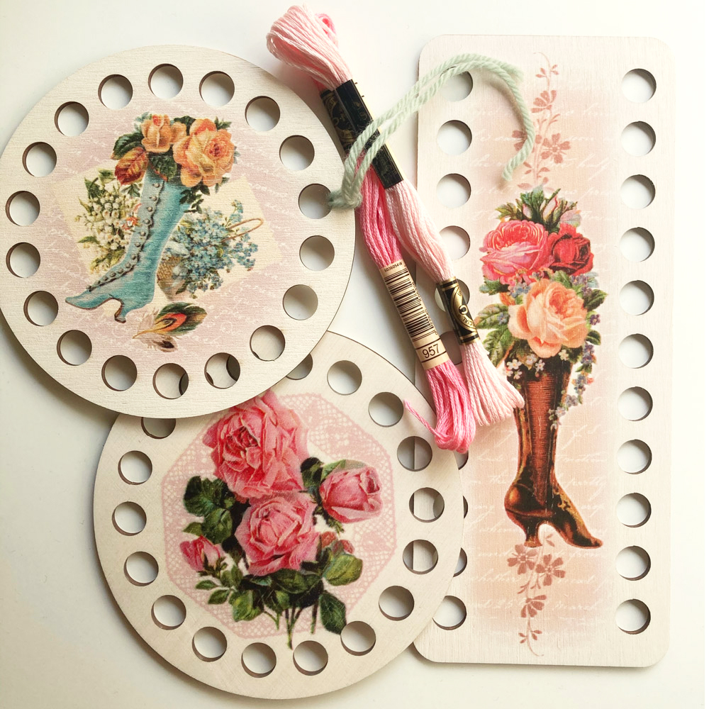 Organize for embroidery threads made af wood with retro motifs