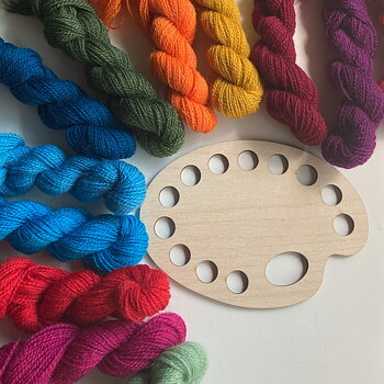 Organisatör av trä till broderigarner 