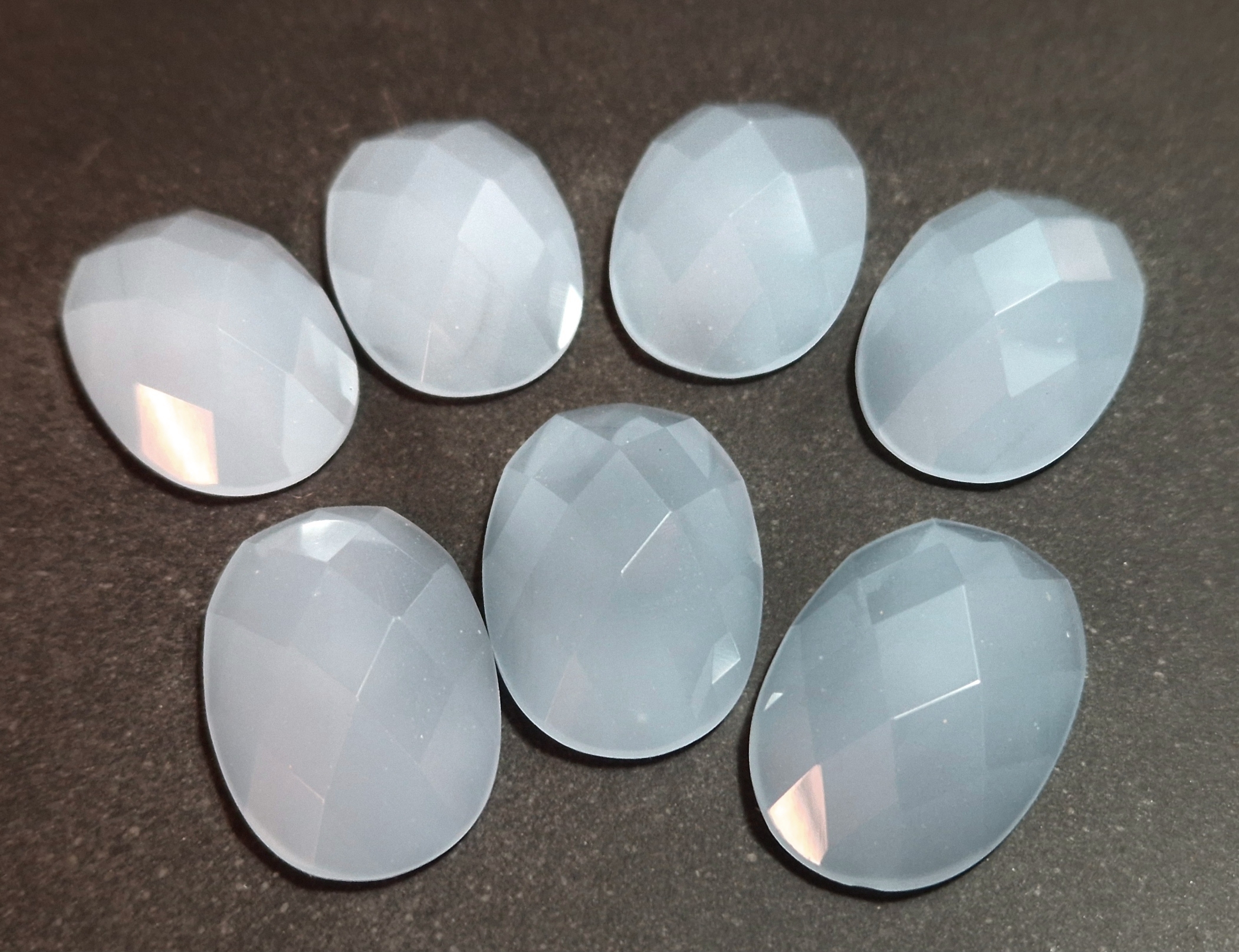 Fasettslipad Oval Blå Kalcedon Cabochon