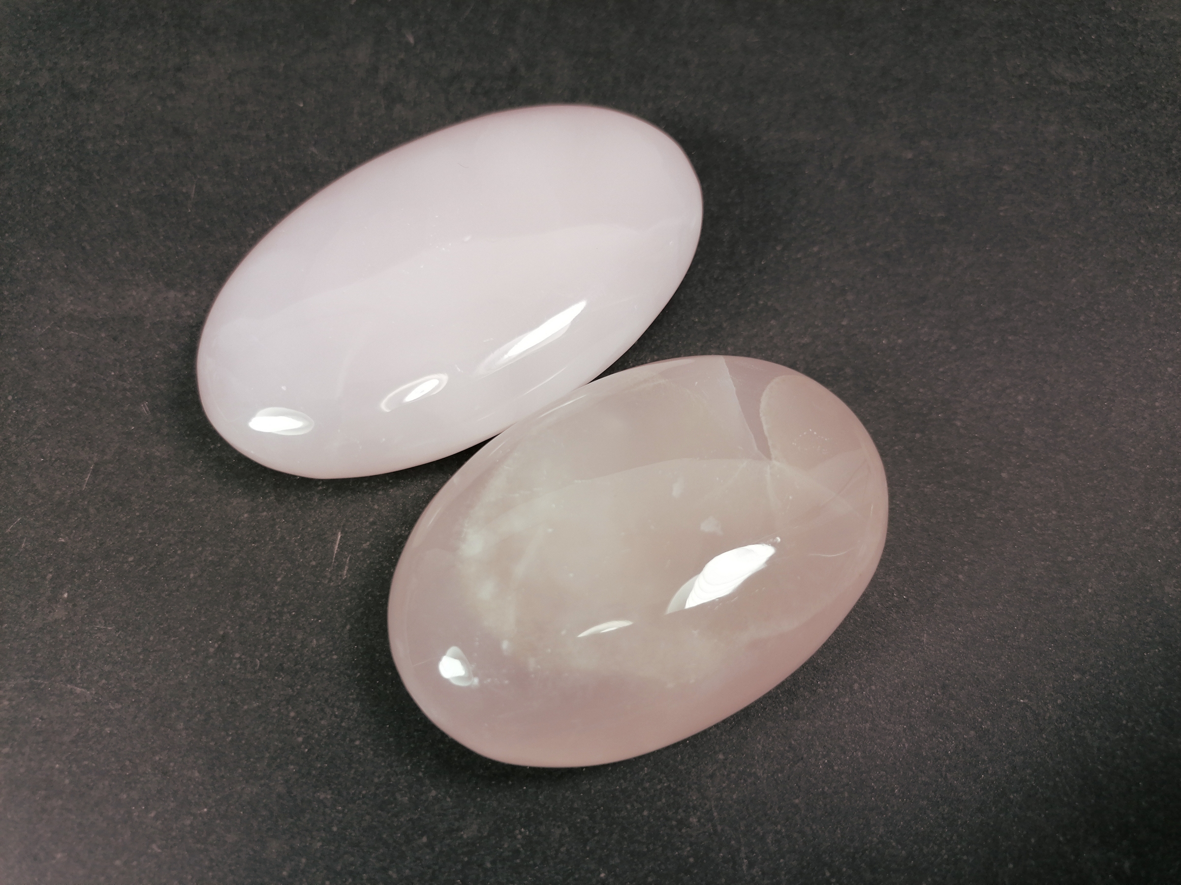 Pebbles "No Worry Stone" - Mangankalcit (Rosa Kalcit)