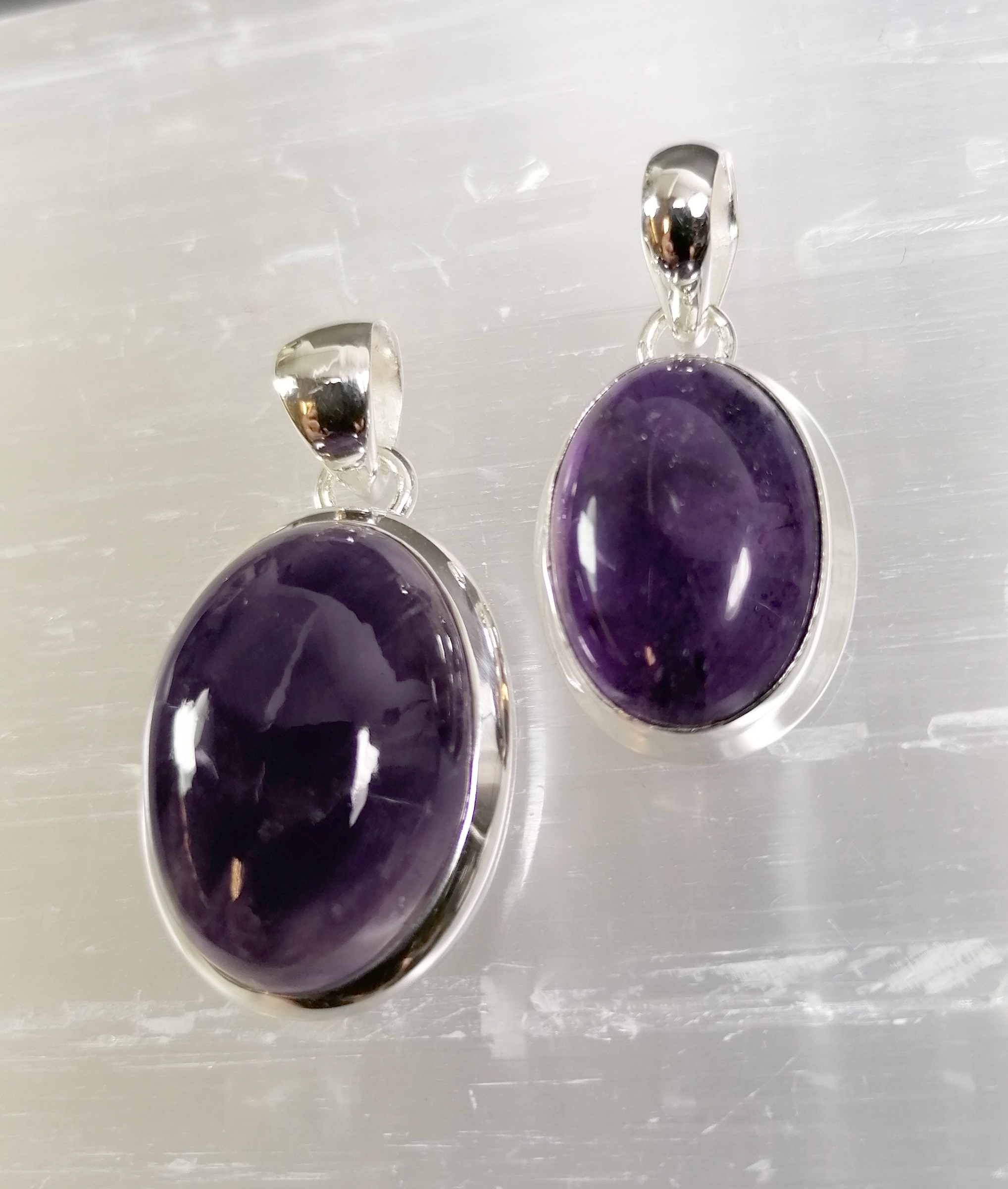 Ovalt Sterling silver hänge med ametist cabochon 