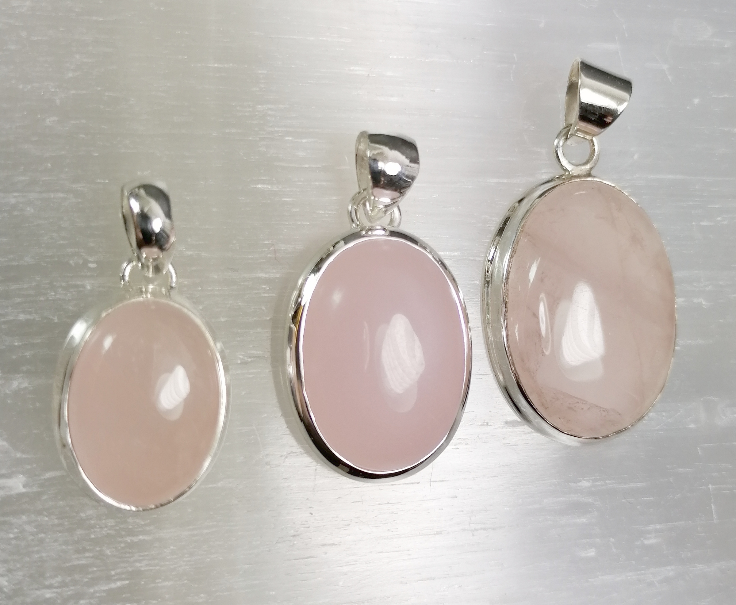 Ovalt Sterling silver cabochon hänge med Rosenkvarts
