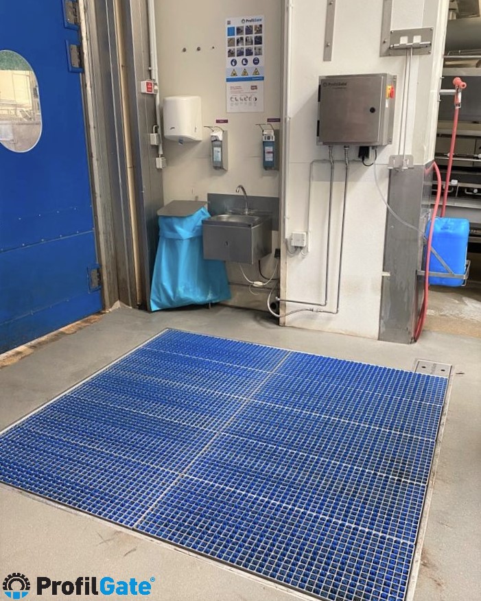 Installationsbild med Profilgate aqua och doserenheten som matar vatten och kem till installationen.
